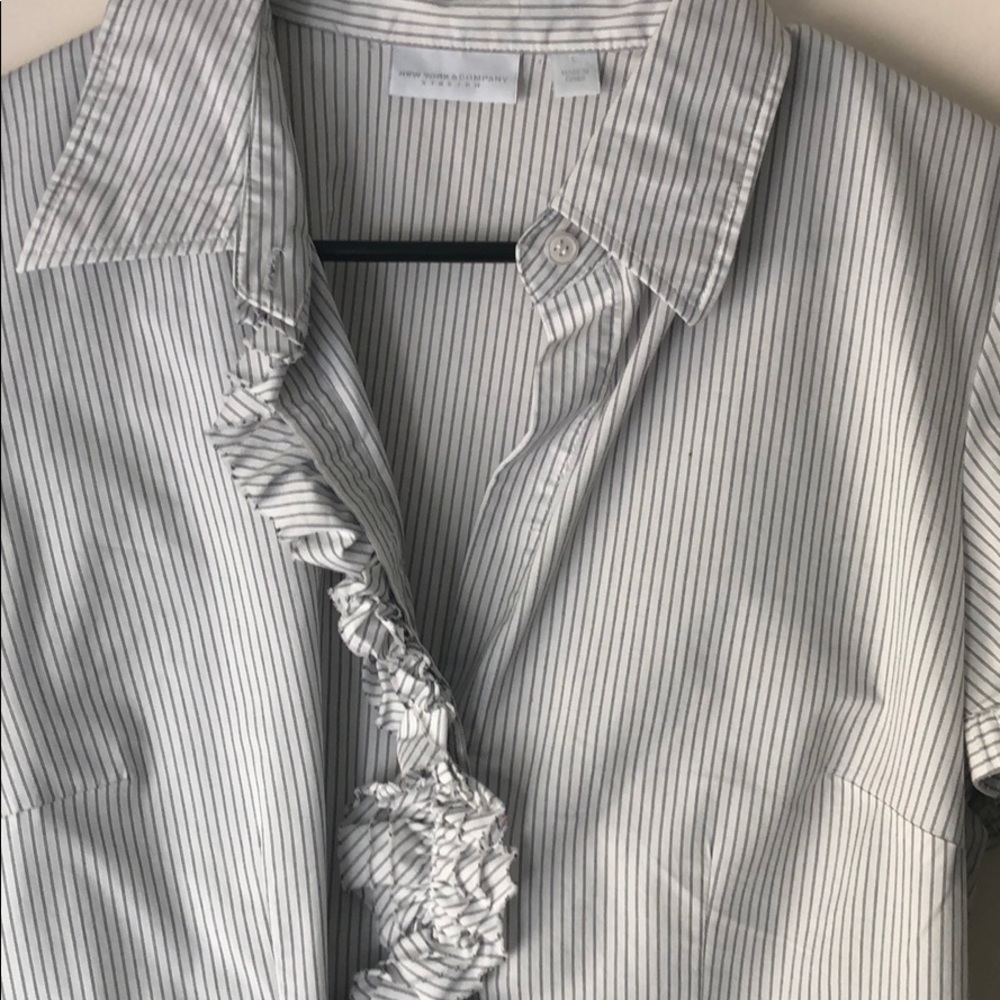 NWOT ruffles shirt - Picture 2 of 5